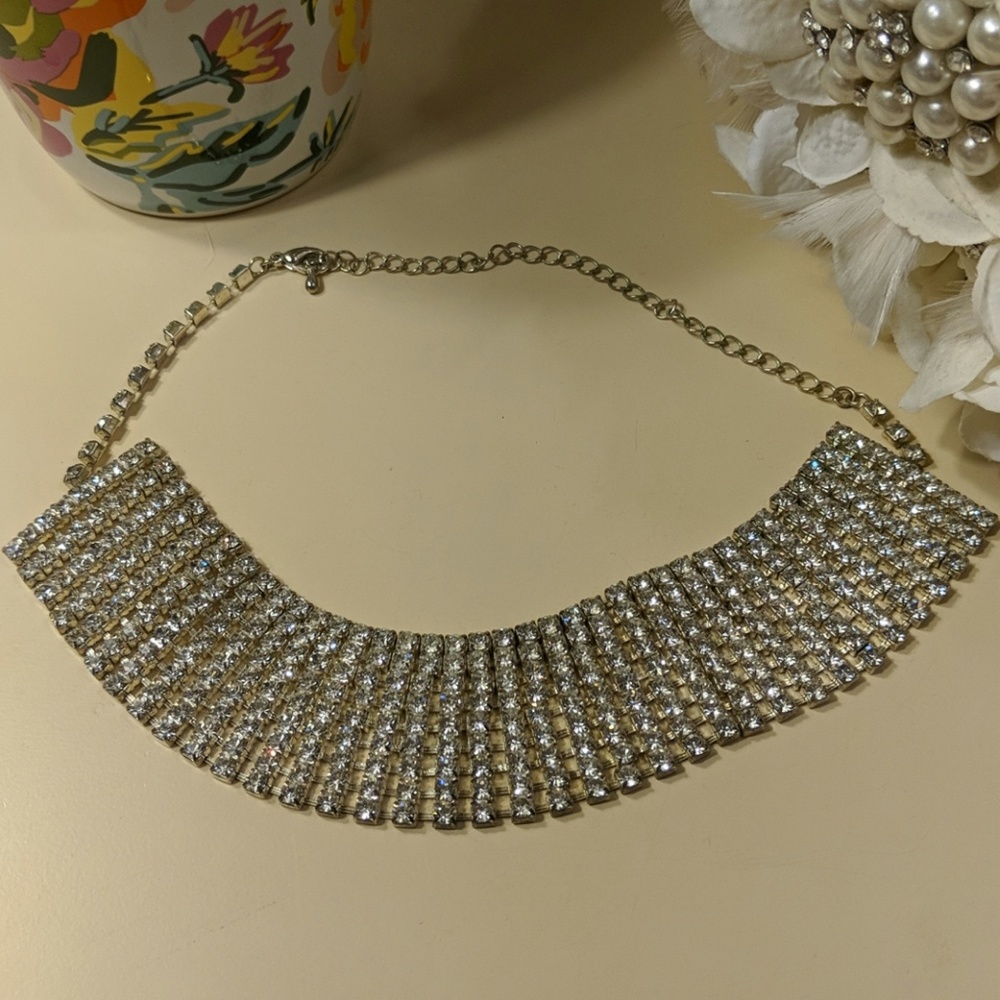 💖 Glamorous Diamond Choker Necklace